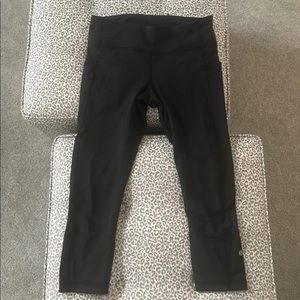 Lululemon black capri leggings